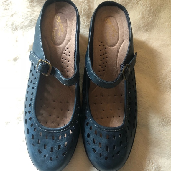 Navy blue Mary Jane slip ons Easy Street W9.5 New - Picture 2 of 8